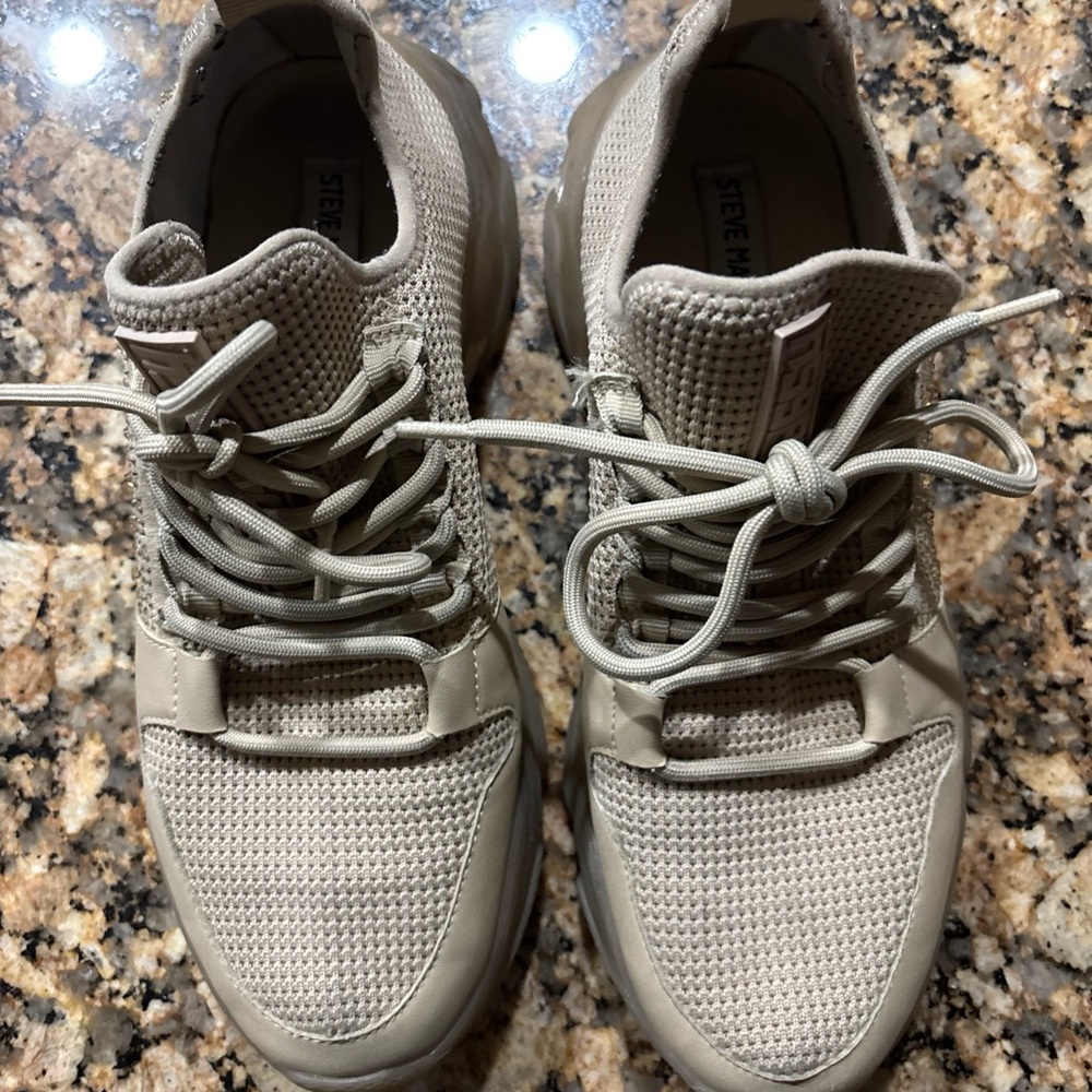 Steve Madden Women’s Beige Sneakers 11M